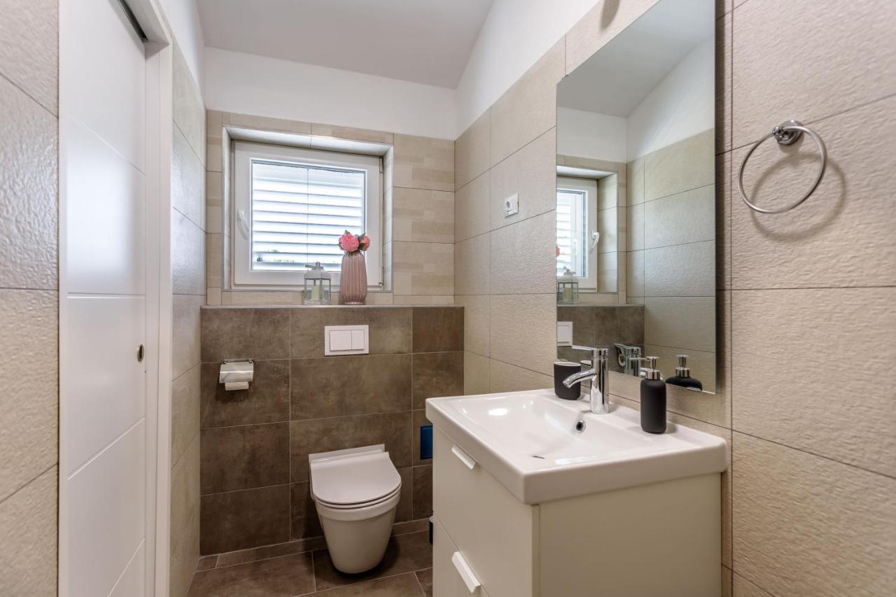 Casa Di Oliva-House With Heated Pool & Jacuzzi In Trilj, Croatia Villa Buitenkant foto