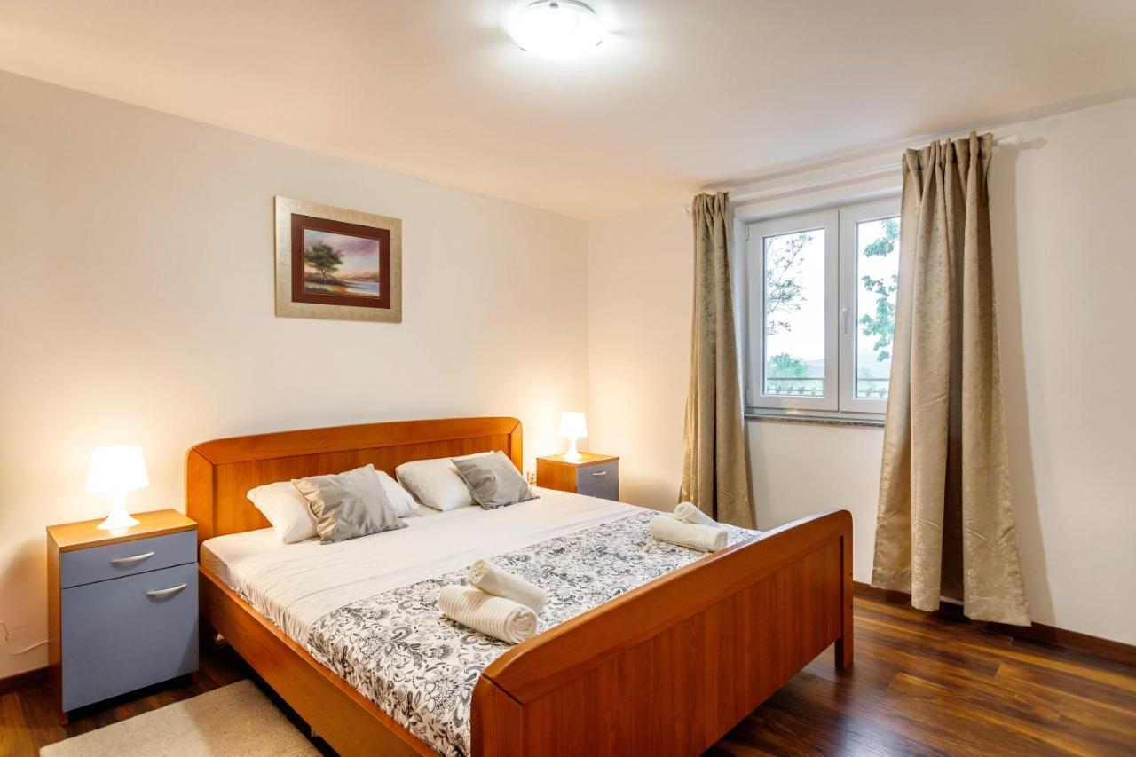 Casa Di Oliva-House With Heated Pool & Jacuzzi In Trilj, Croatia Villa Buitenkant foto