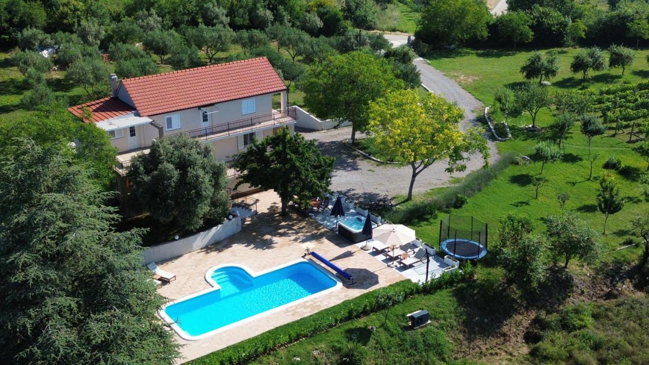 Casa Di Oliva-House With Heated Pool & Jacuzzi In Trilj, Croatia Villa Buitenkant foto