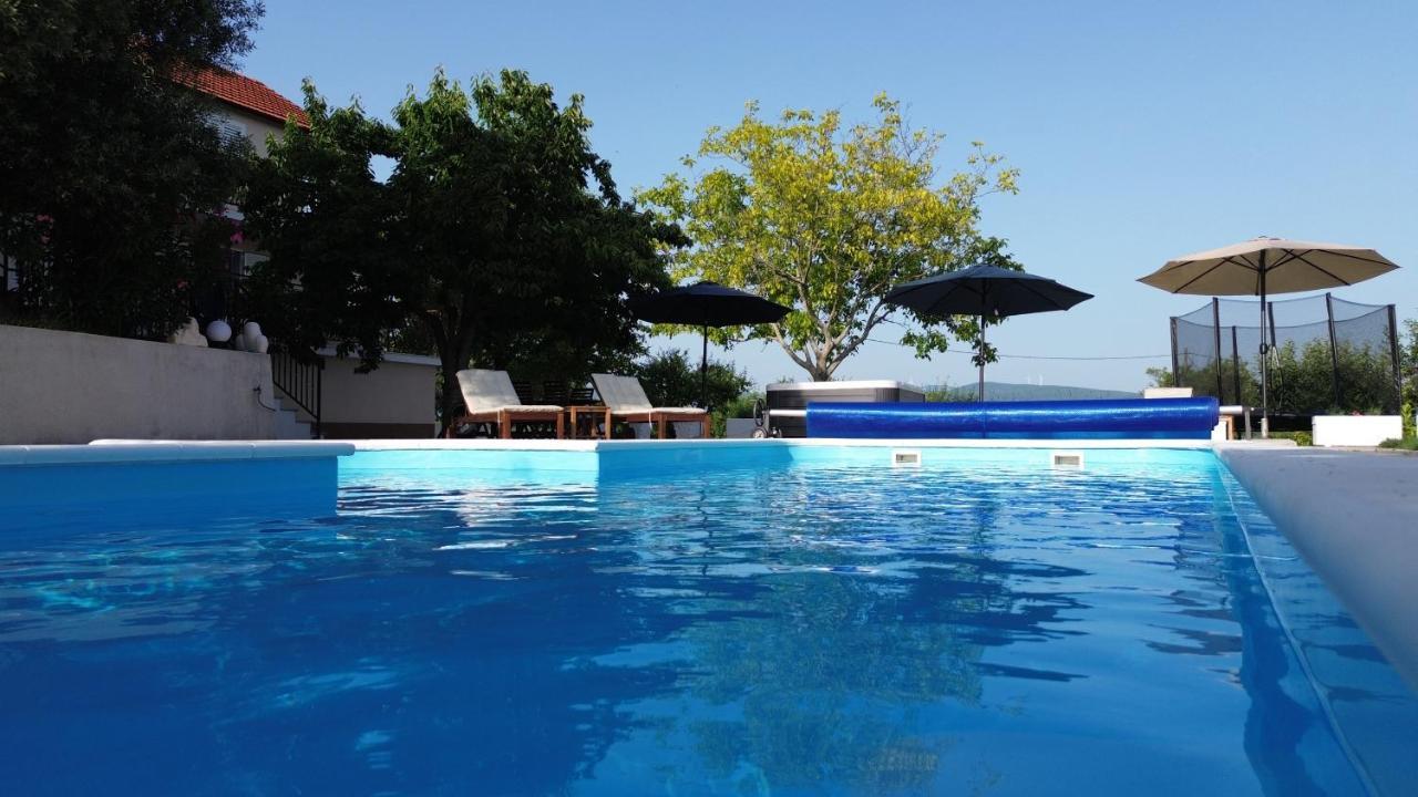 Casa Di Oliva-House With Heated Pool & Jacuzzi In Trilj, Croatia Villa Buitenkant foto