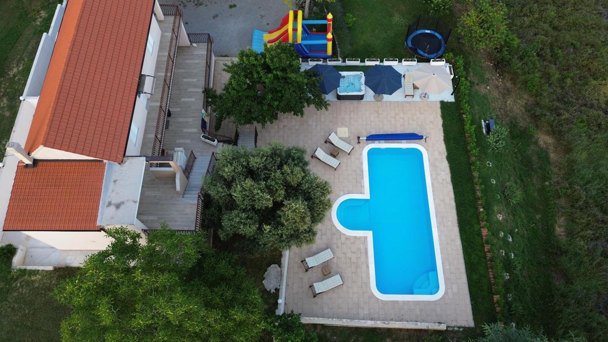 Casa Di Oliva-House With Heated Pool & Jacuzzi In Trilj, Croatia Villa Buitenkant foto